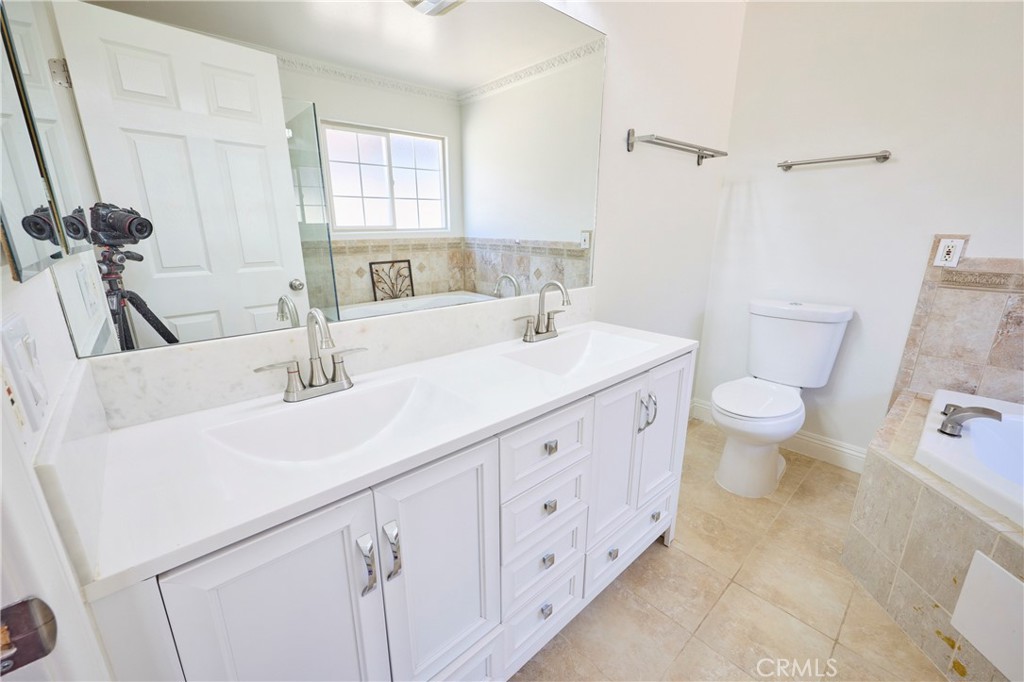 MLS #OC25272364 image #36