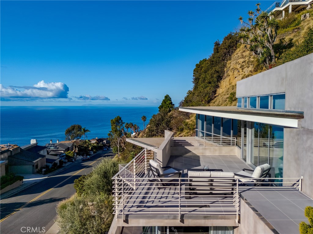 MLS #OC25272385 image #2