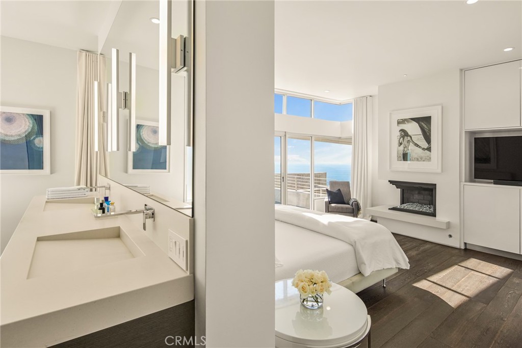 MLS #OC25272385 image #32