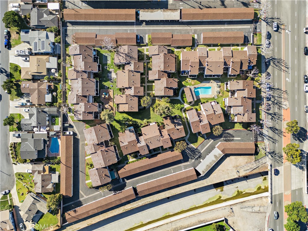 MLS #OC25272386 image #15