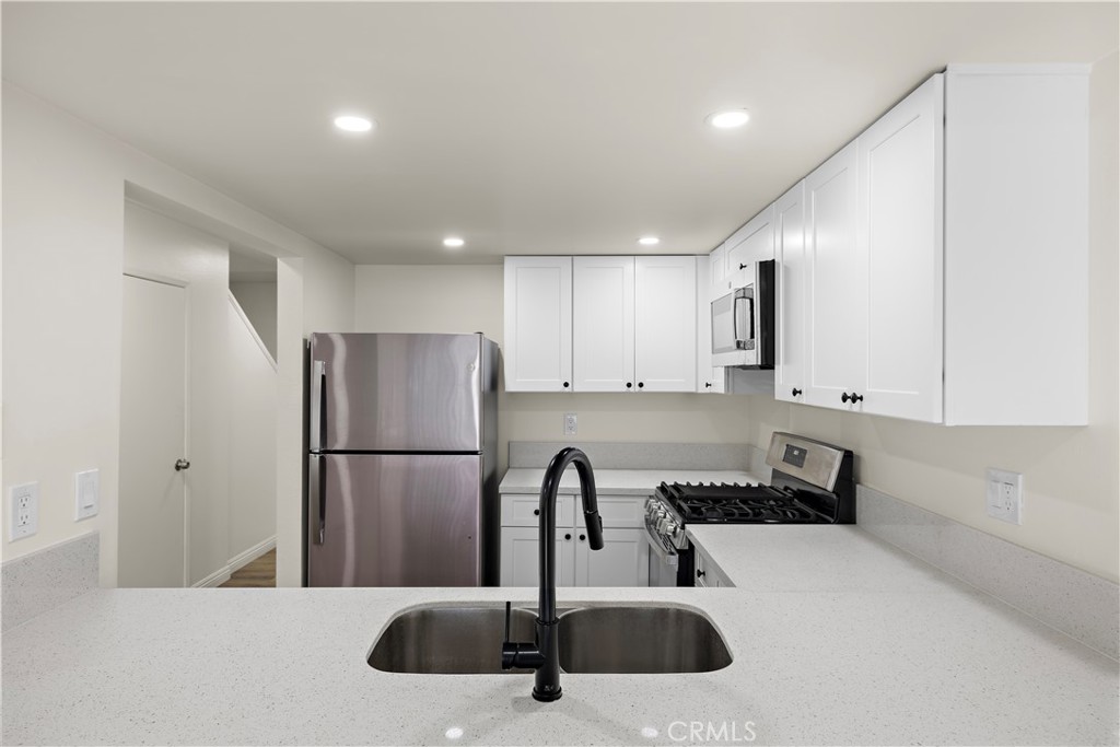 MLS #OC25272386 image #4