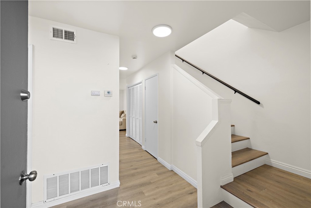 MLS #OC25272386 image #6