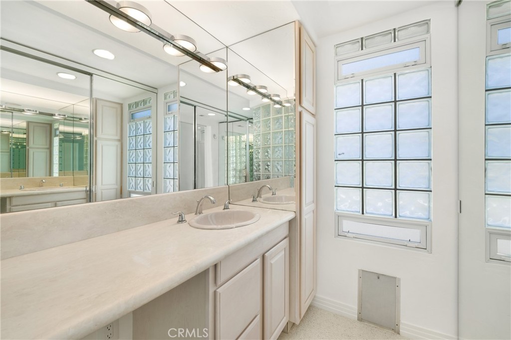 MLS #OC25272387 image #15