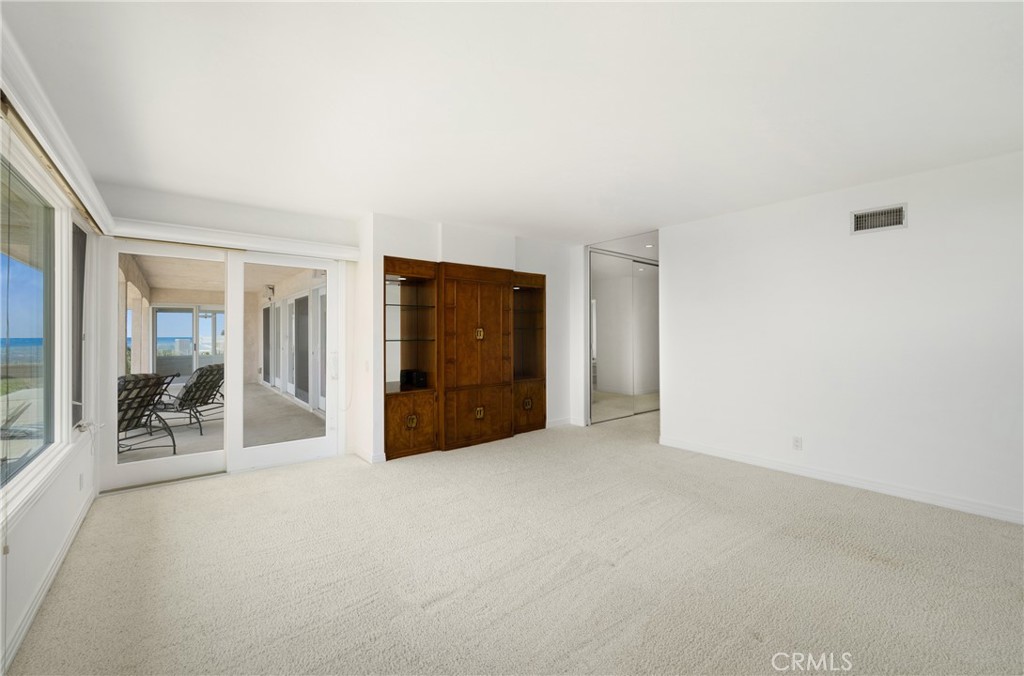 MLS #OC25272387 image #4