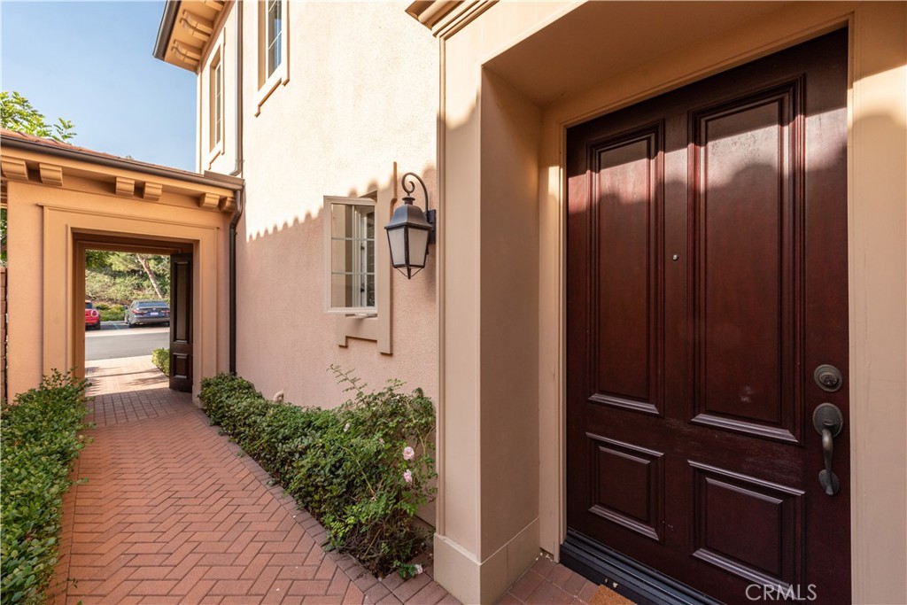 MLS #OC25272411 image #1