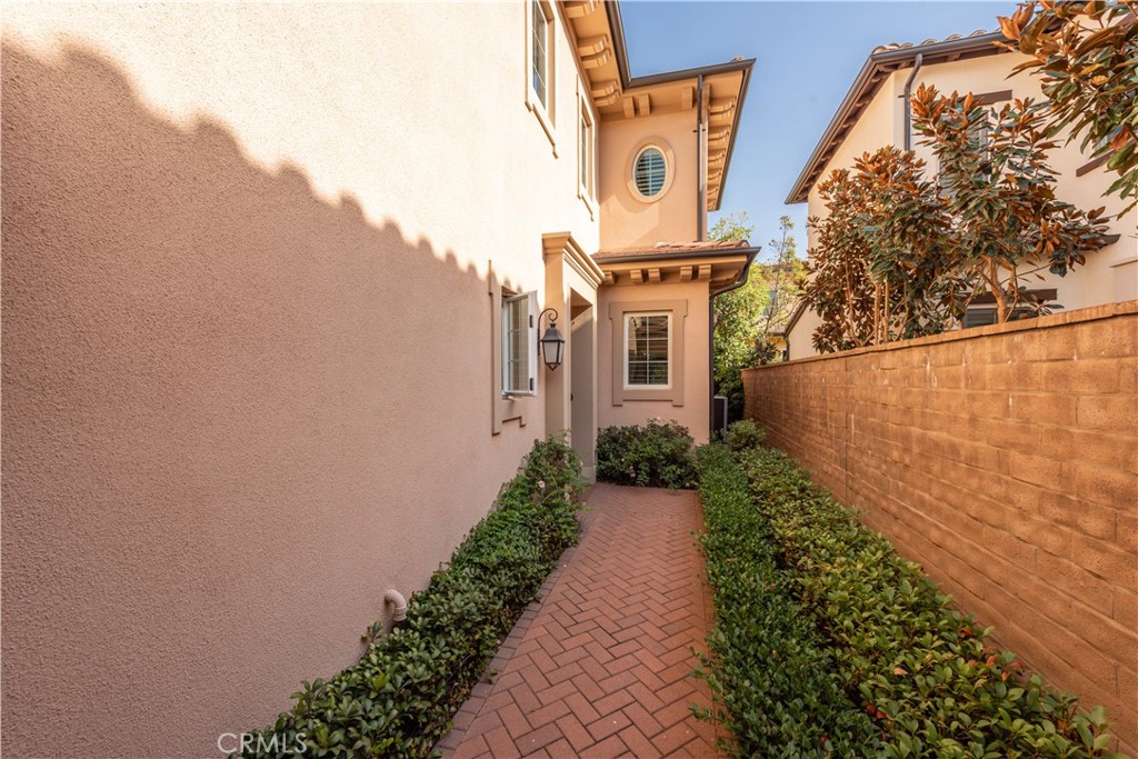 MLS #OC25272411 image #2