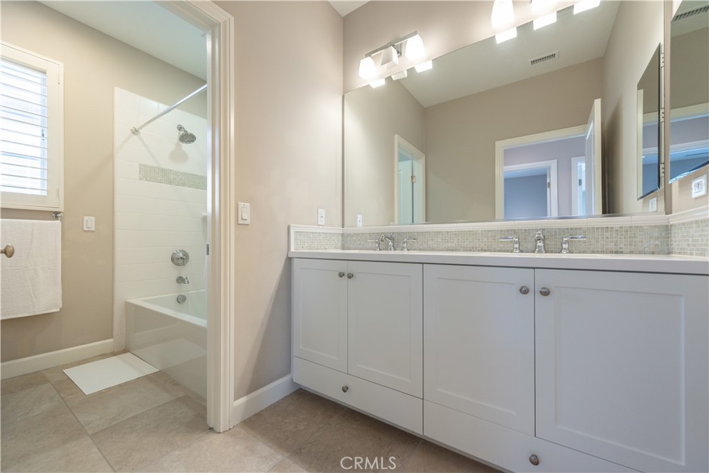 MLS #OC25272411 image #21