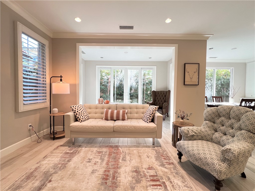 MLS #OC25272411 image #3