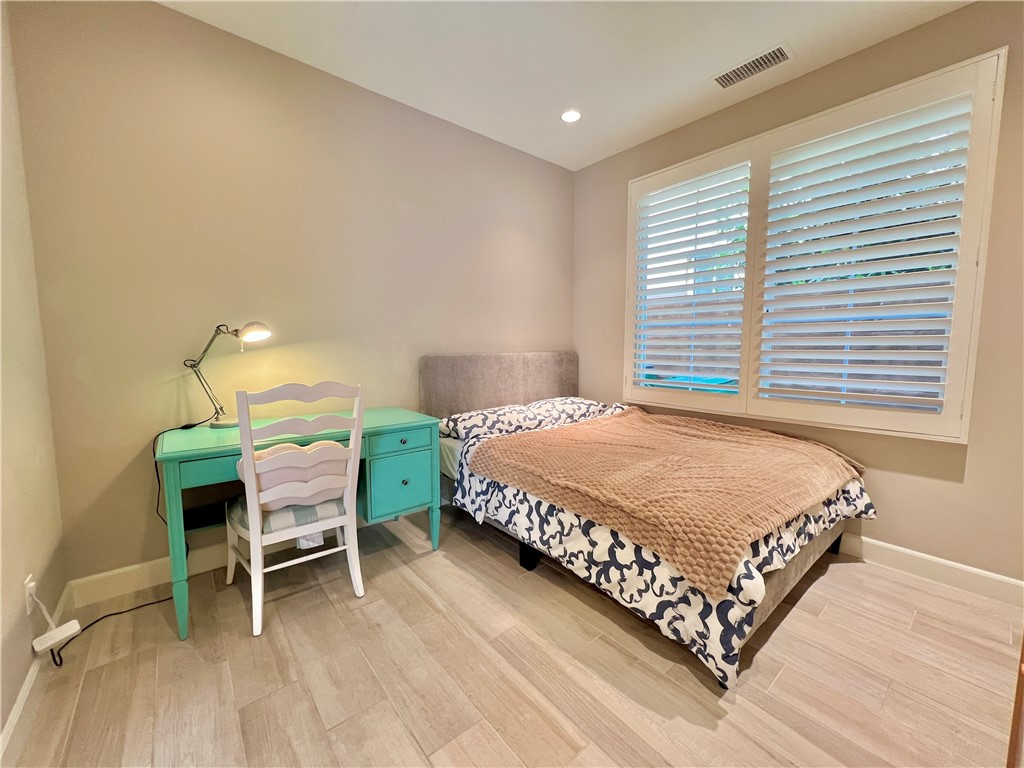 MLS #OC25272411 image #9