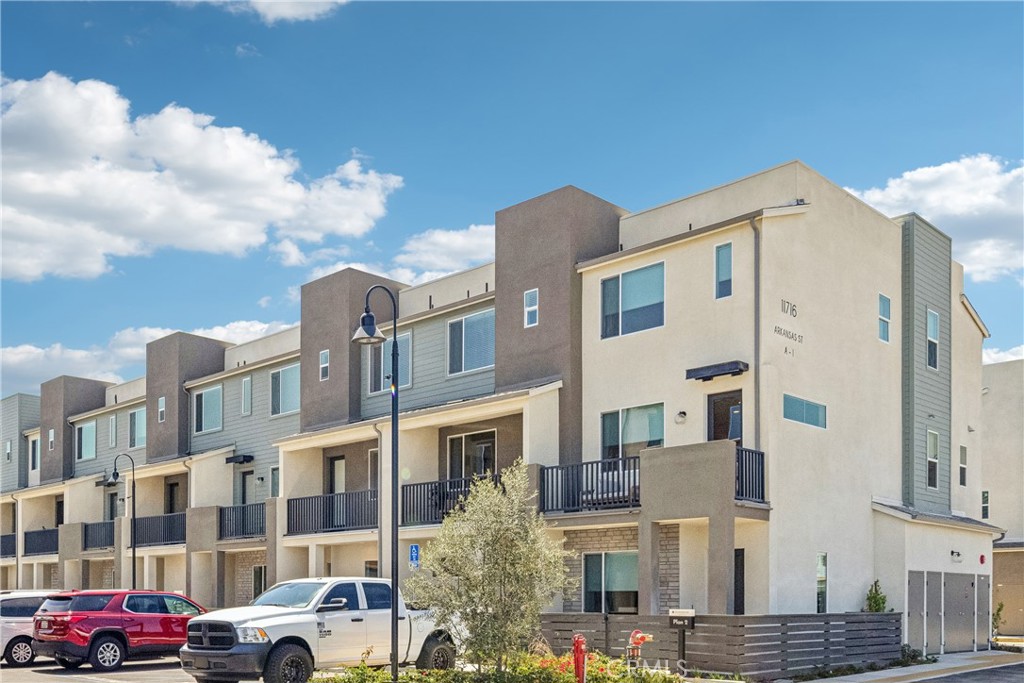 MLS #OC25272412 image #0