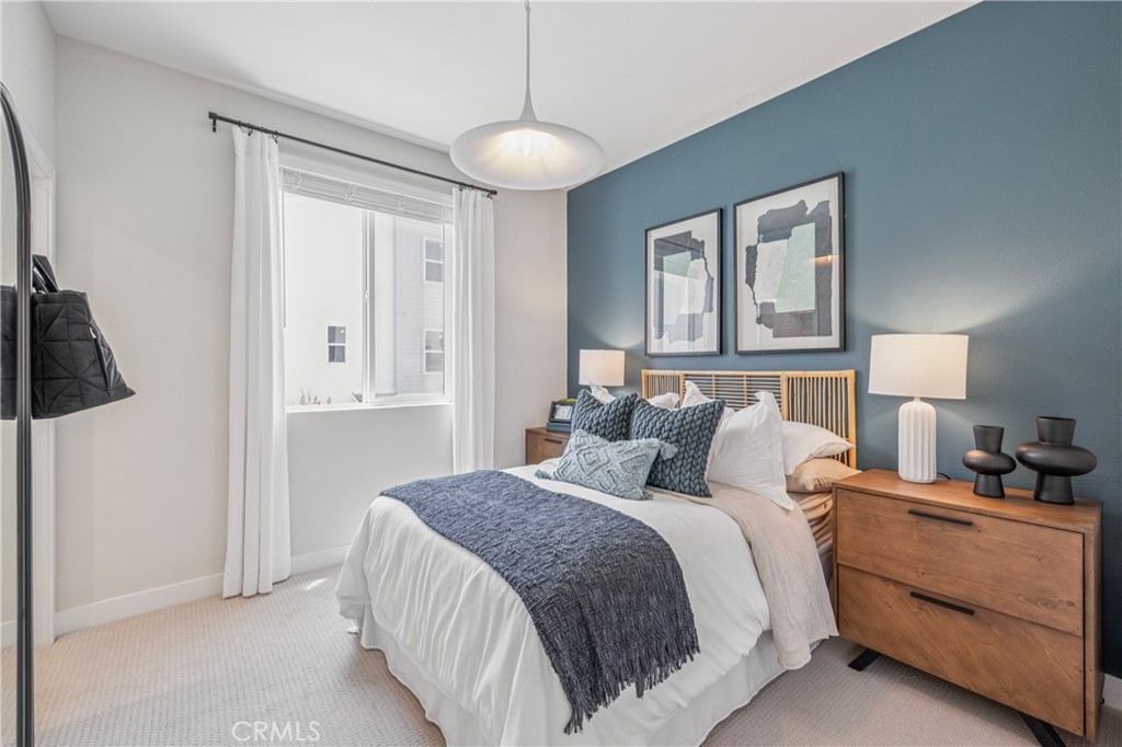 MLS #OC25272412 image #1