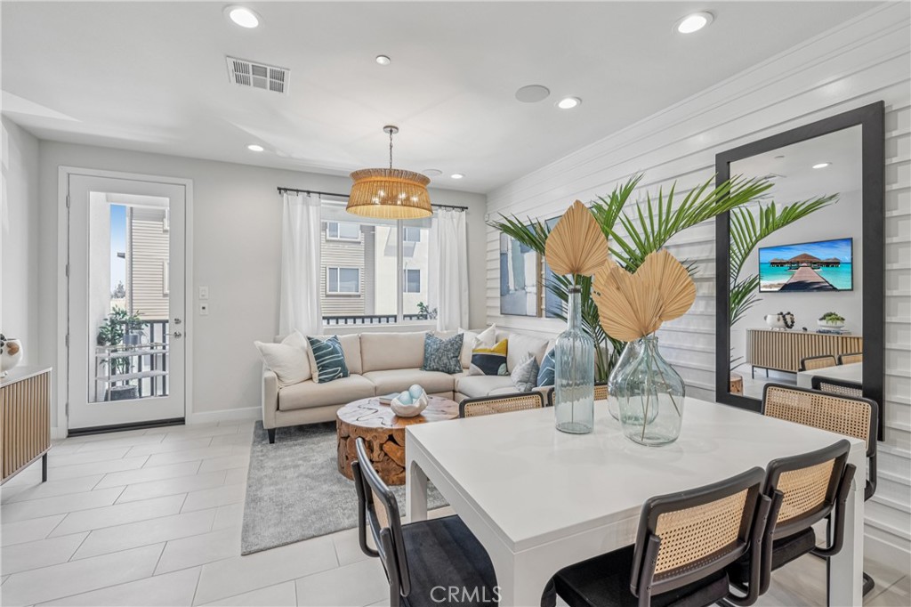 MLS #OC25272412 image #3