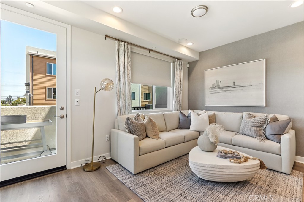 MLS #OC25272413 image #1