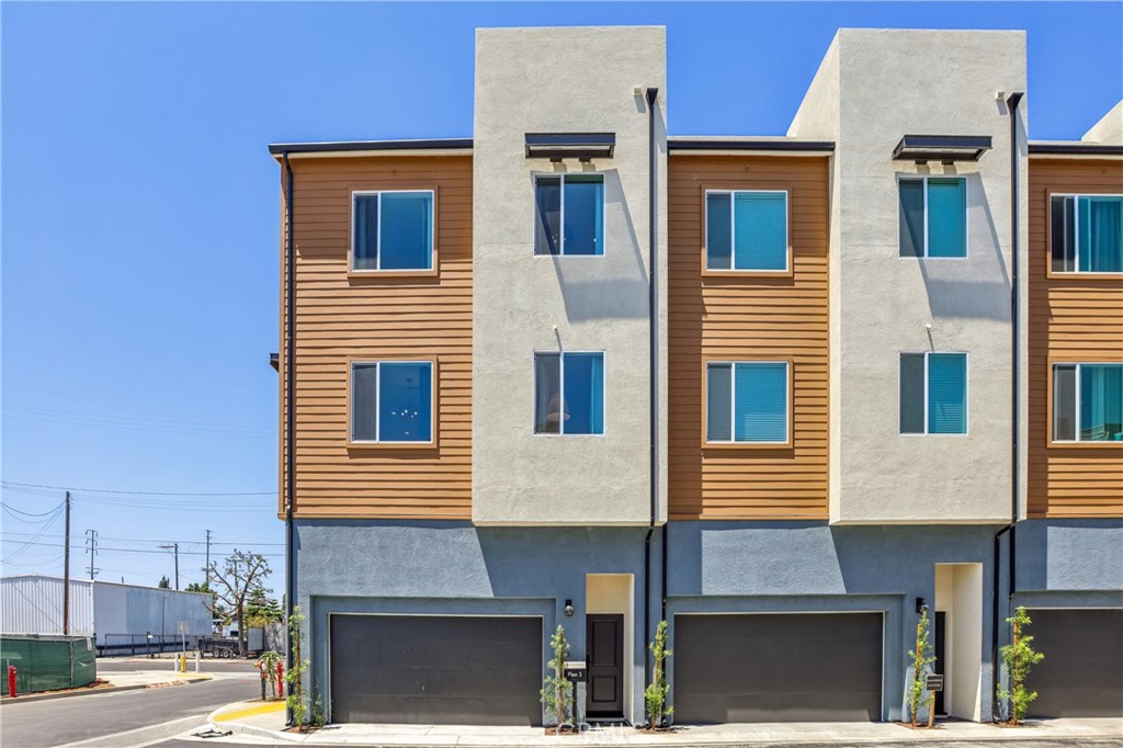 MLS #OC25272415 image #0