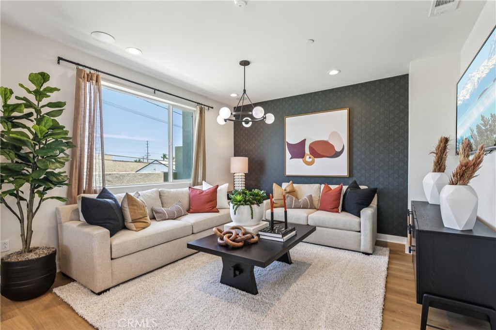 MLS #OC25272415 image #1