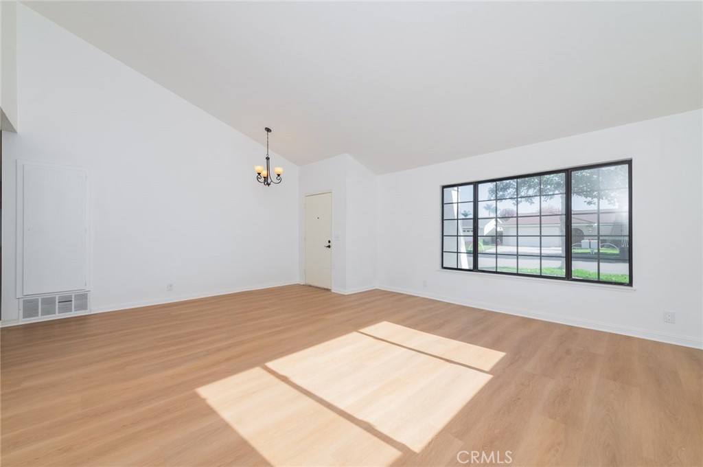 MLS #OC25272426 image #4