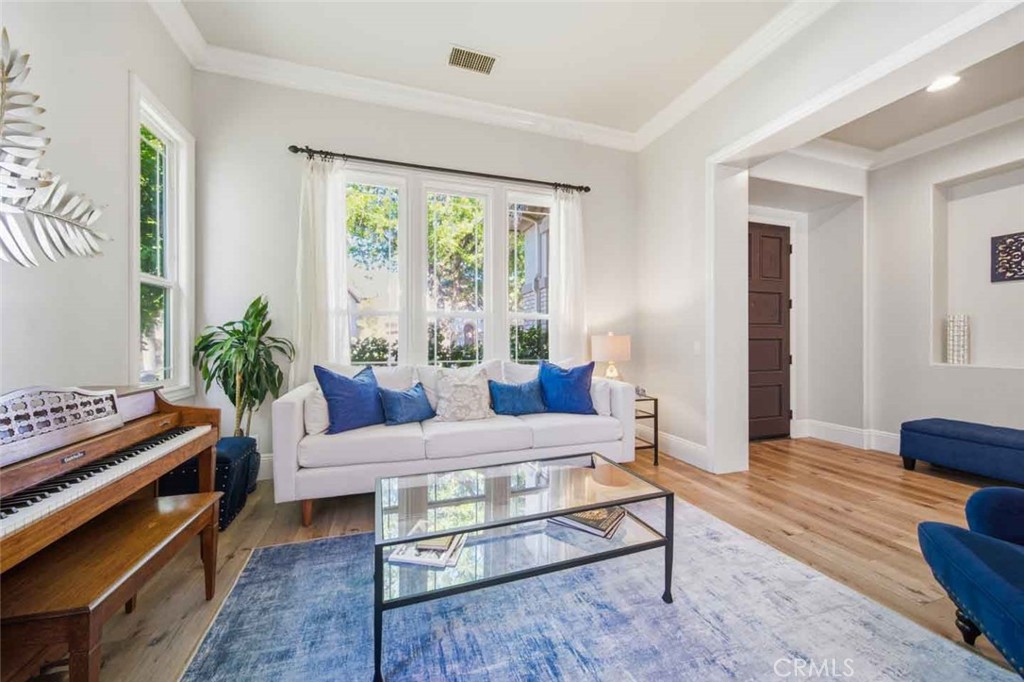 MLS #OC25272447 image #4