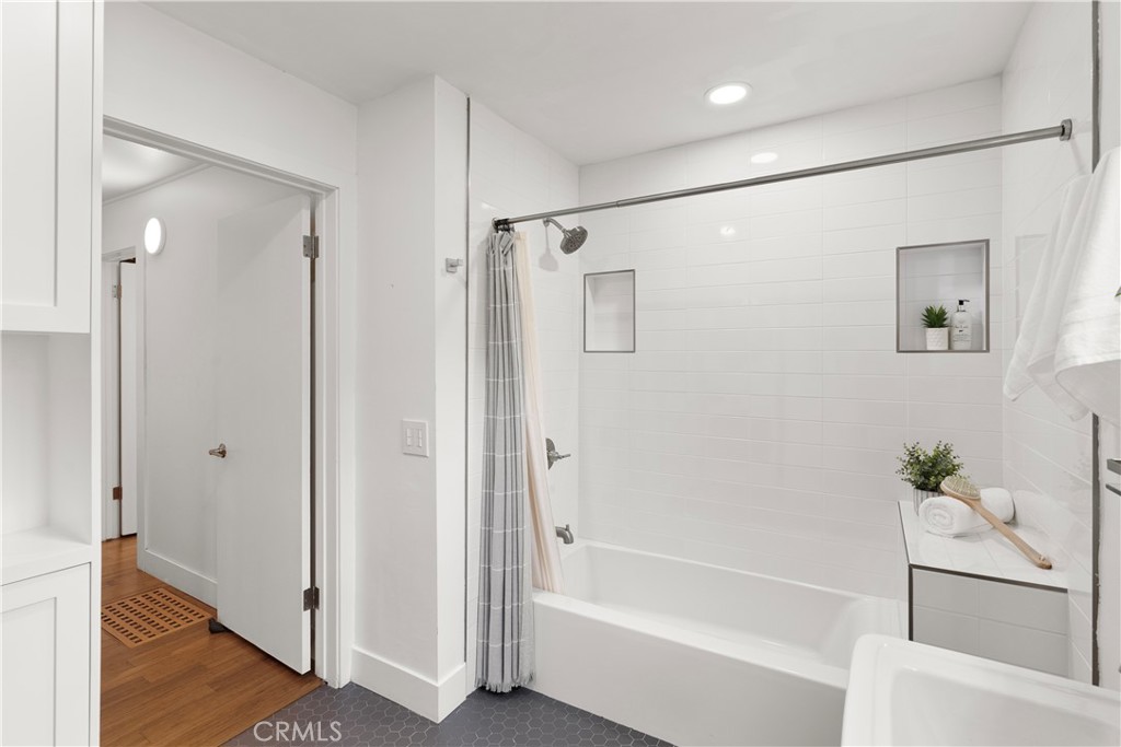 MLS #OC25272456 image #10