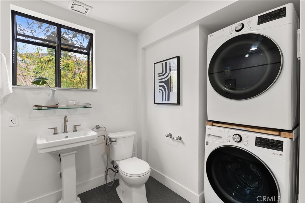 MLS #OC25272456 image #11