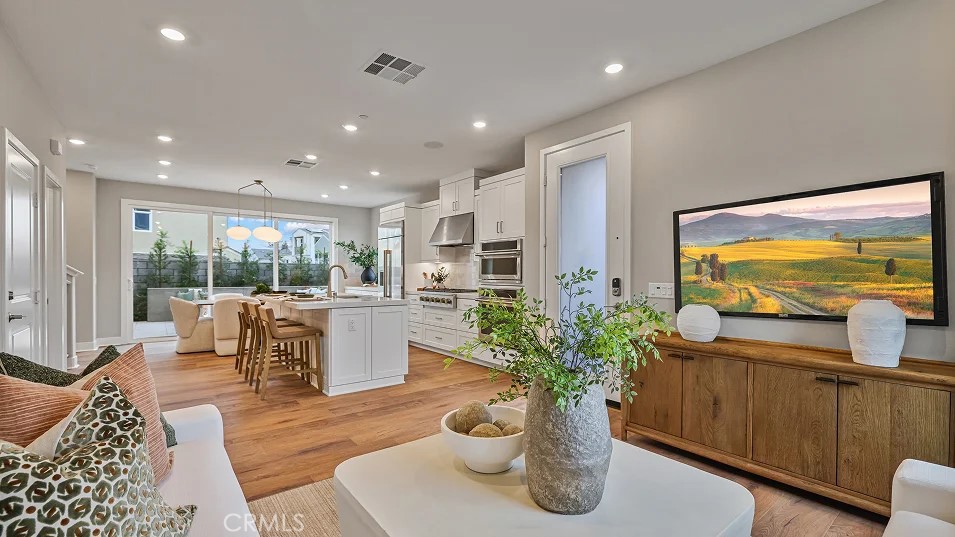 MLS #OC25272470 image #3