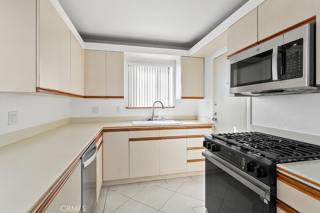 MLS #OC25272534 image #9