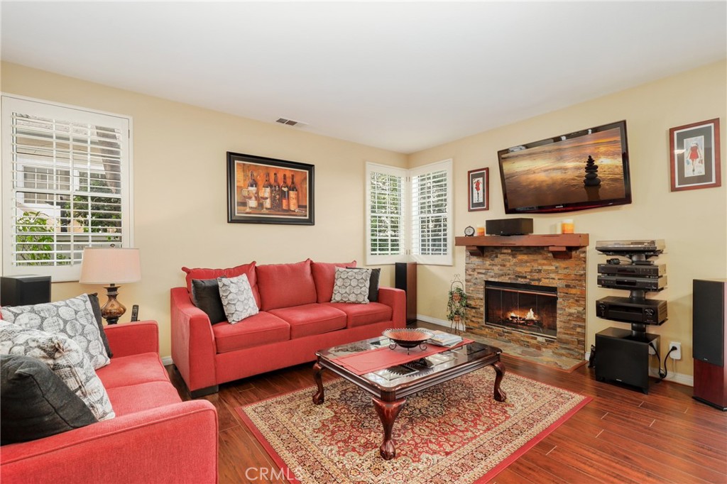 MLS #OC25272543 image #4