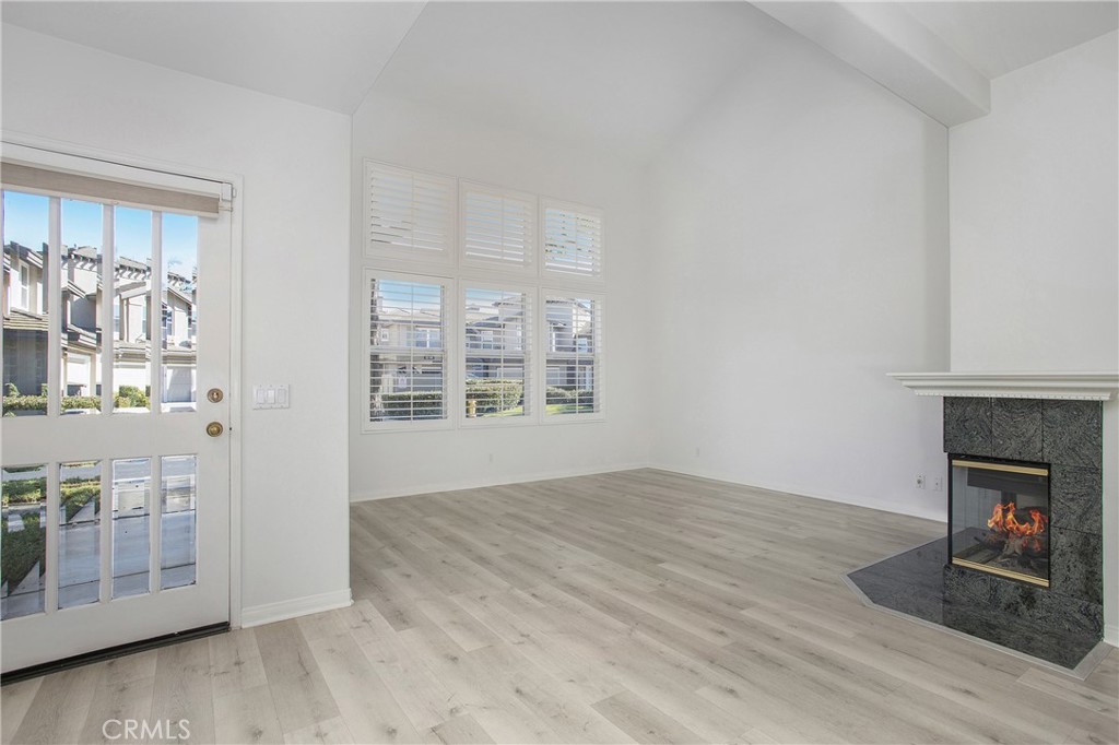 MLS #OC25272546 image #4