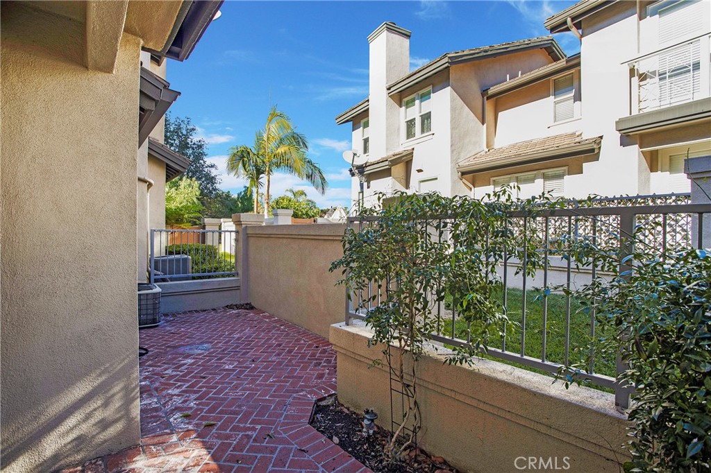 MLS #OC25272546 image #9