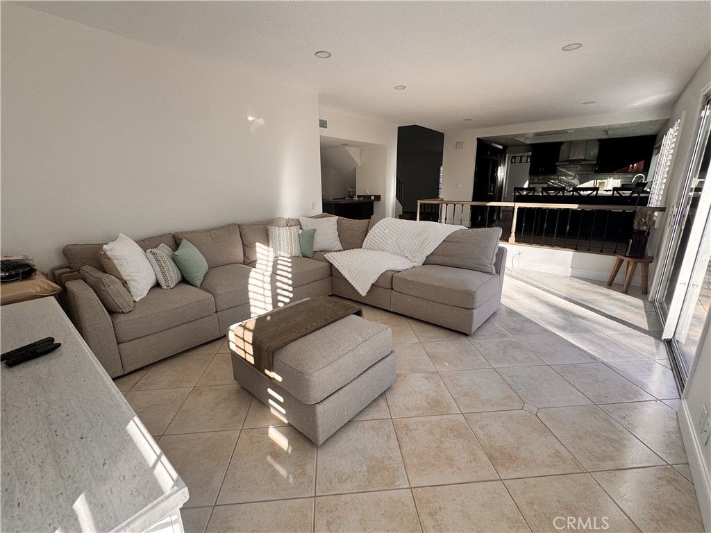 MLS #OC25272573 image #2