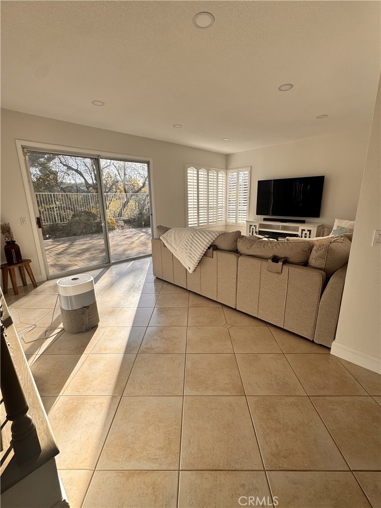 MLS #OC25272573 image #3