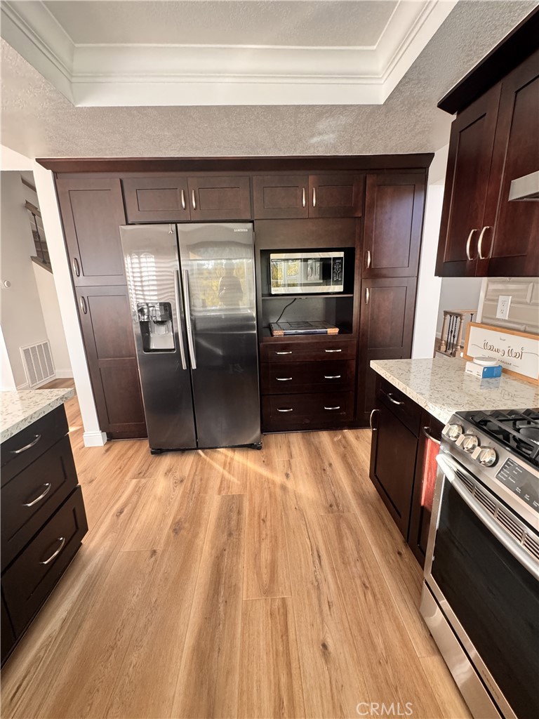 MLS #OC25272573 image #5