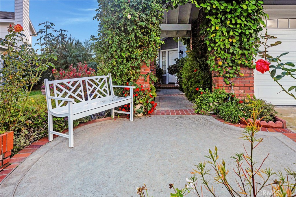 MLS #OC25272593 image #2