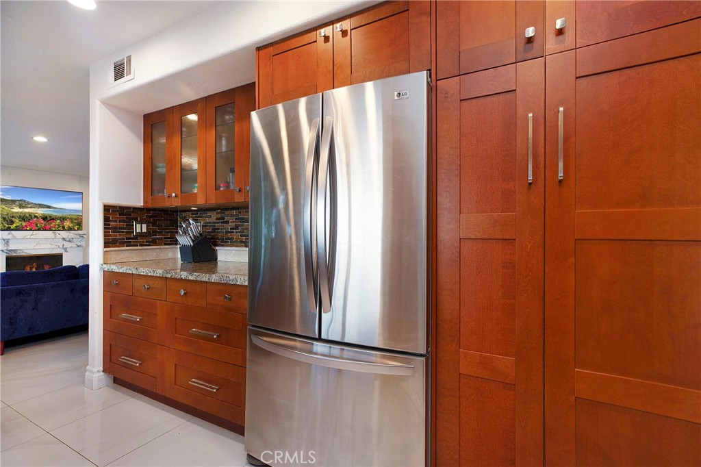 MLS #OC25272593 image #9