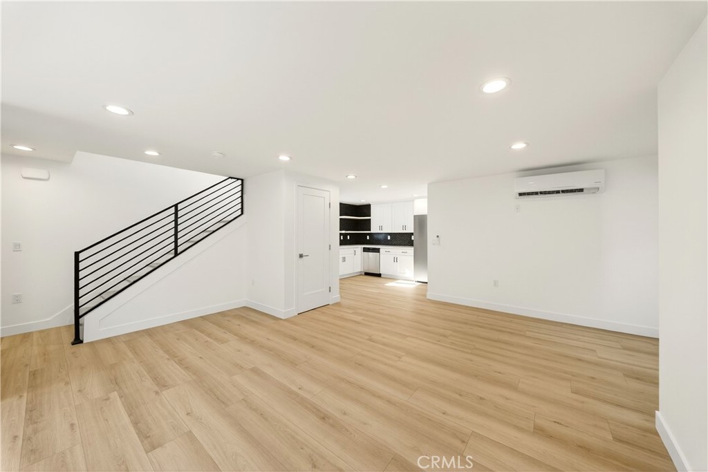 MLS #OC25272609 image #10