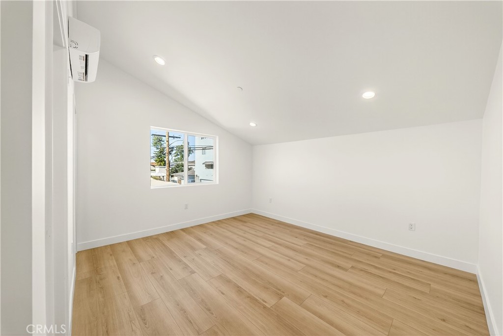 MLS #OC25272609 image #15