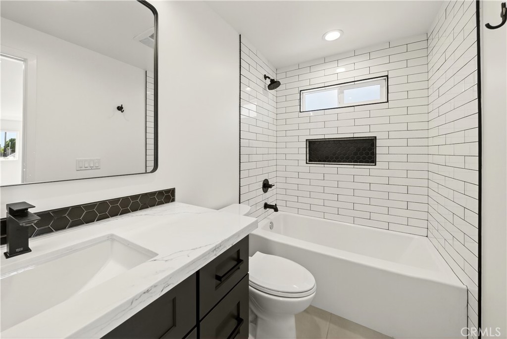 MLS #OC25272609 image #2