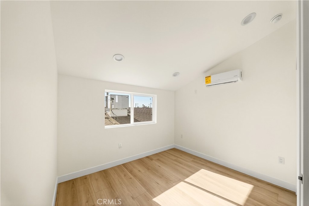 MLS #OC25272609 image #6