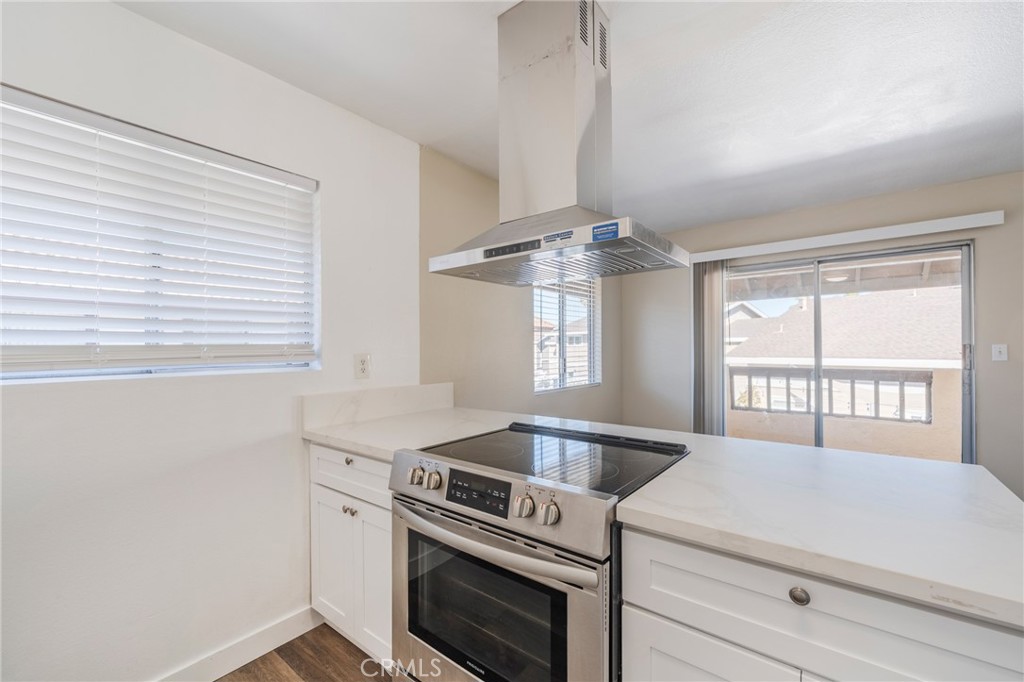 MLS #OC25272611 image #11