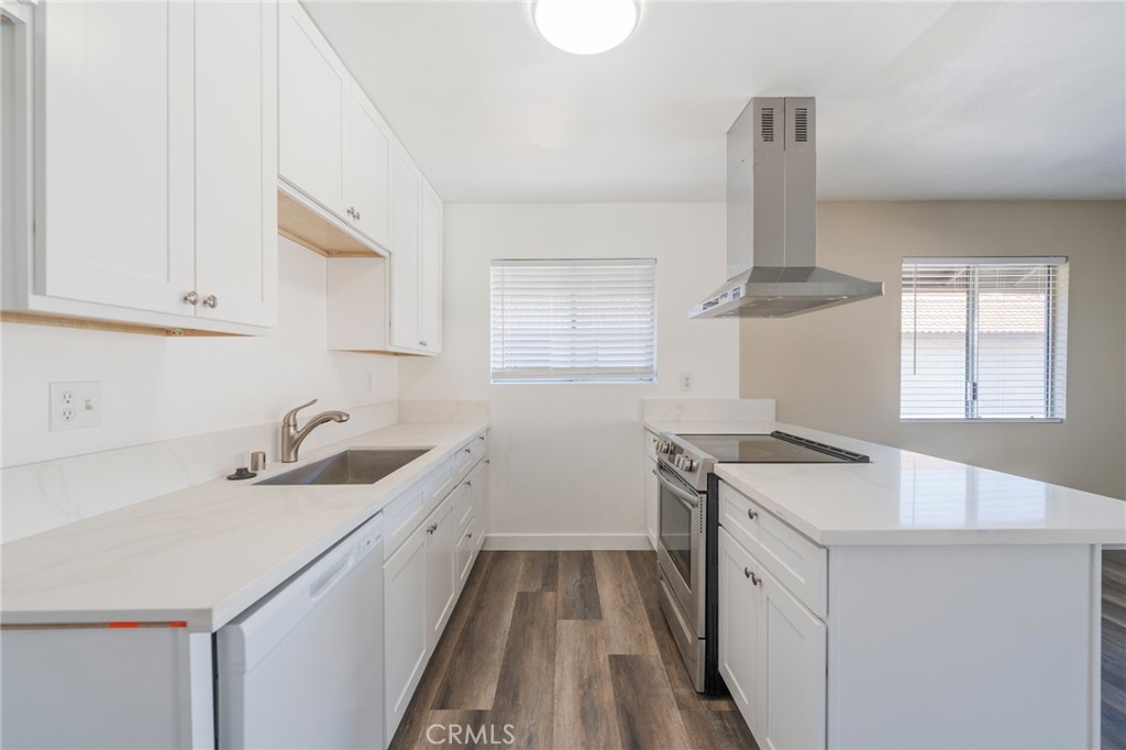 MLS #OC25272611 image #9