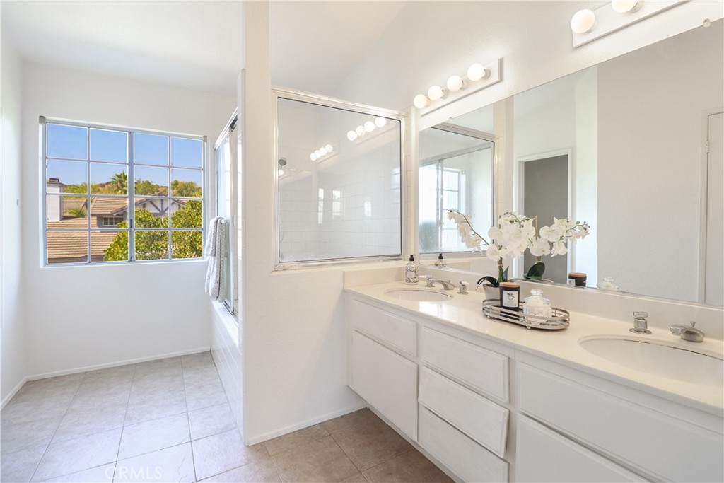 MLS #OC25272675 image #16