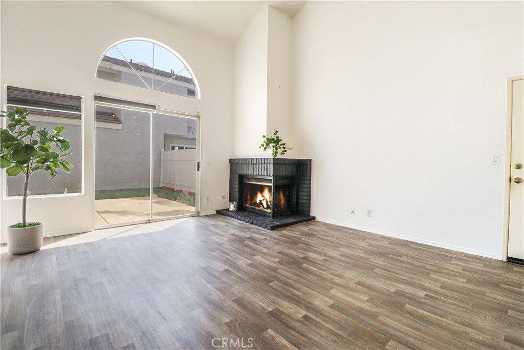 MLS #OC25272675 image #4