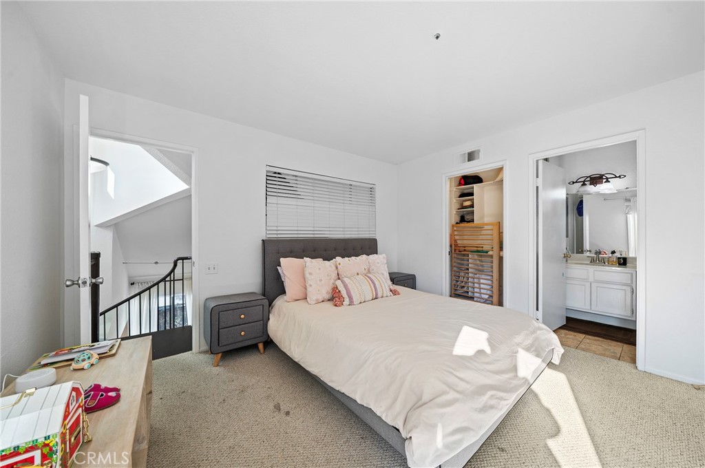 MLS #OC25272680 image #21