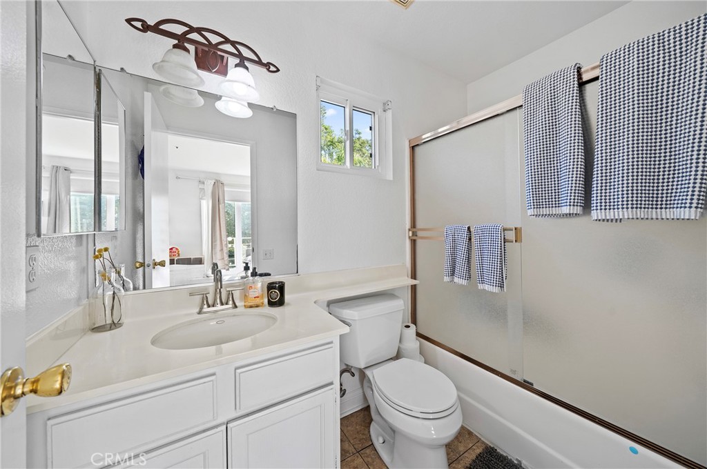 MLS #OC25272680 image #23