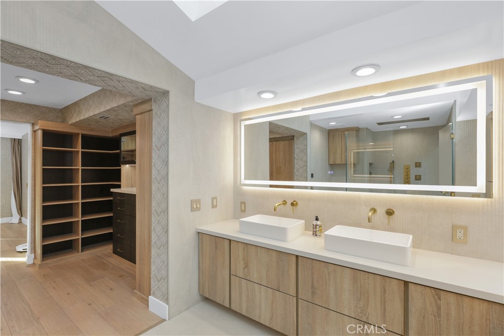 MLS #OC25272732 image #10