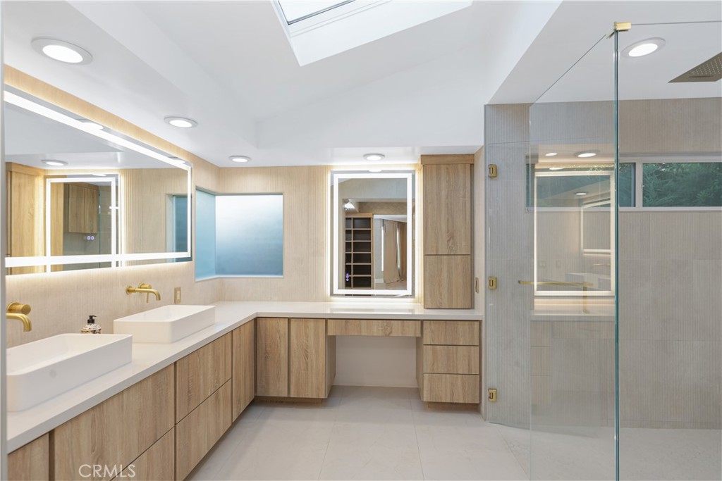 MLS #OC25272732 image #11