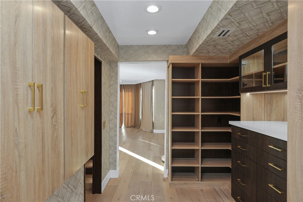 MLS #OC25272732 image #9