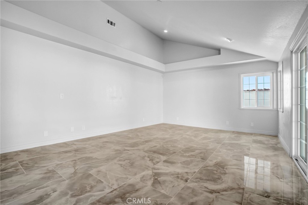 MLS #OC25272745 image #5