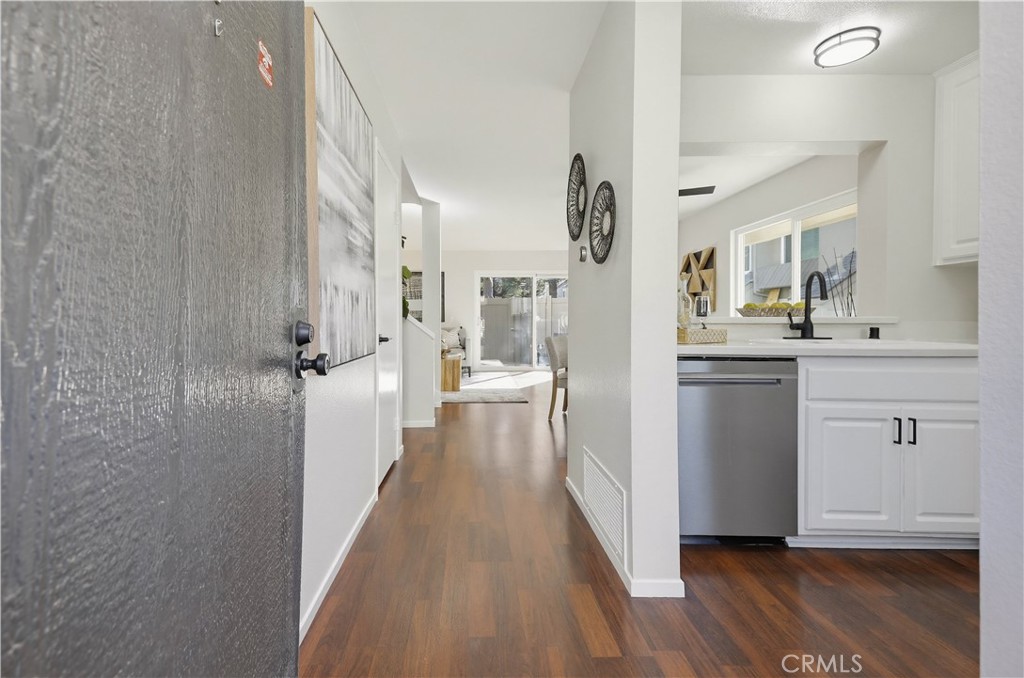 MLS #OC25272755 image #6