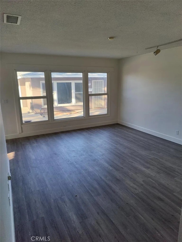 MLS #OC25272775 image #5