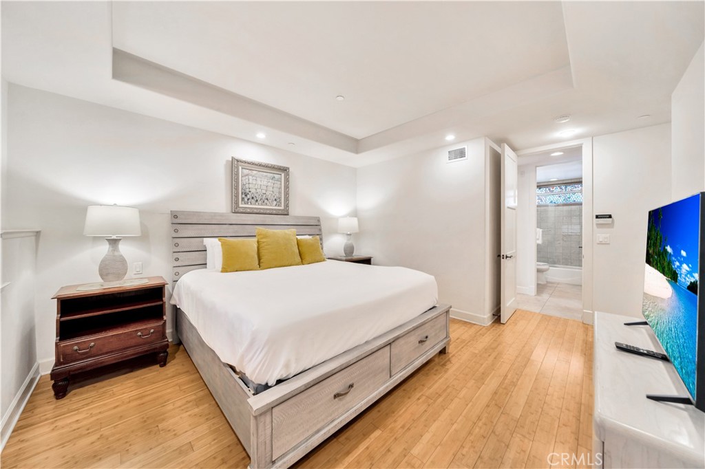 MLS #OC25272786 image #12